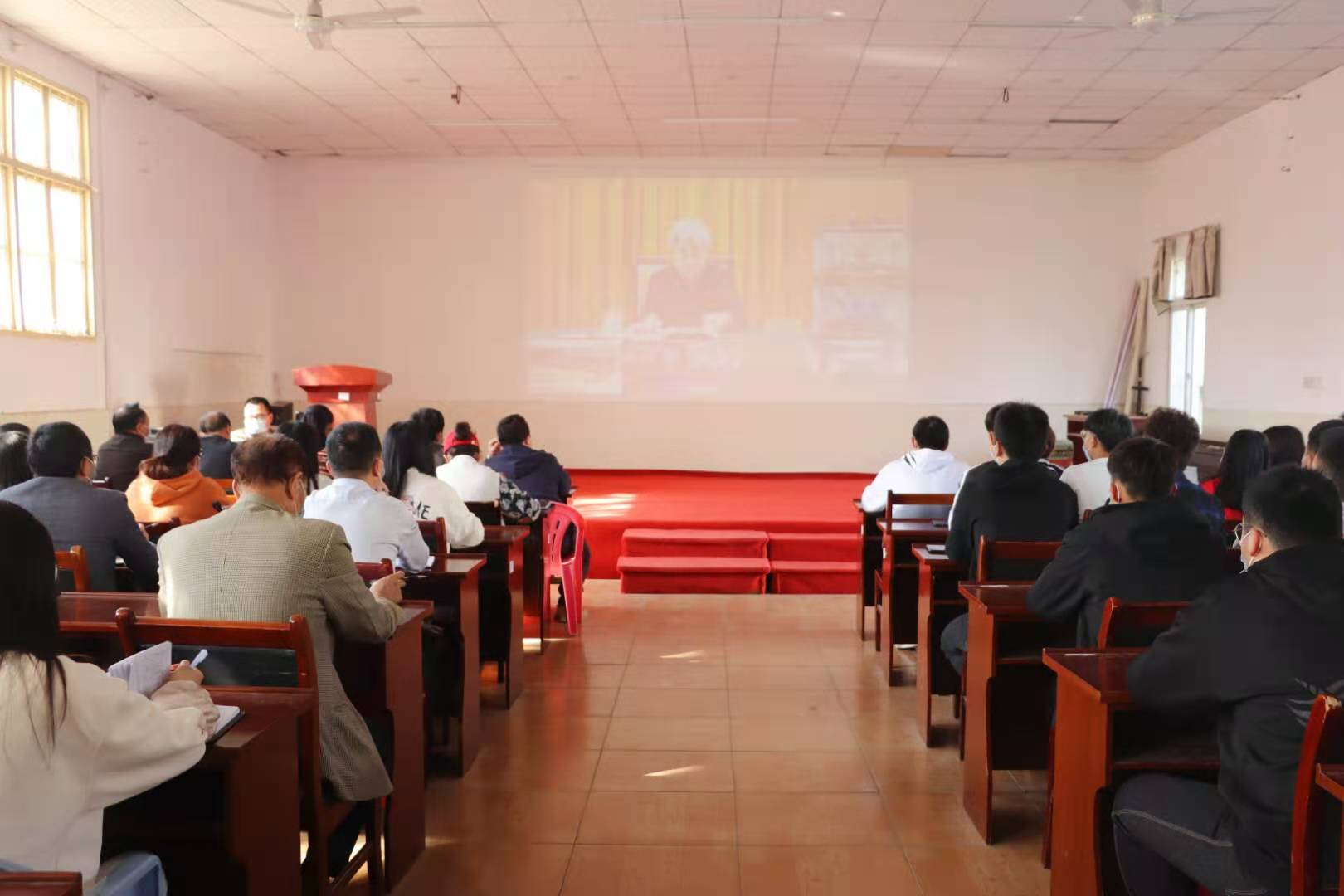 Beat365官网组织党员干部及广大师生 学习贯彻党的十九届五中全会精神