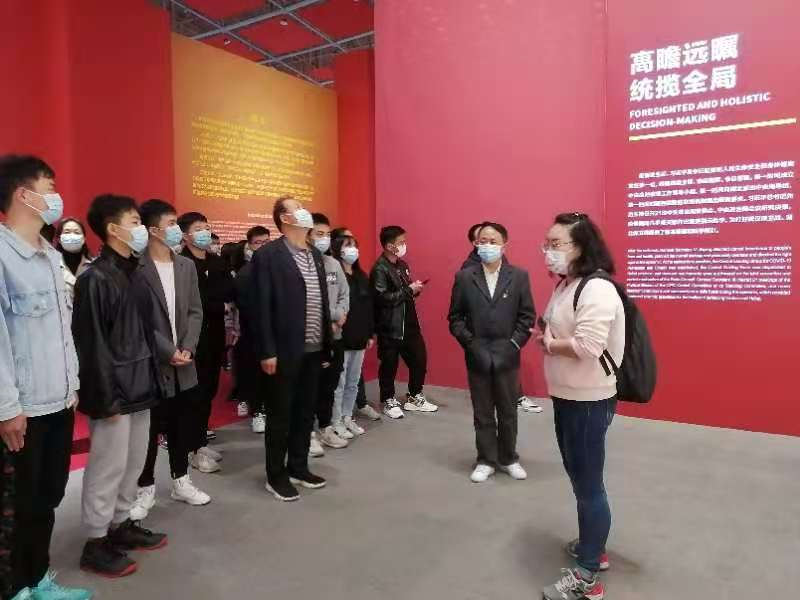 人民至上，生命至上 Beat365官网组织党员教职工及入党积极分子 到武汉客厅参观抗疫专题展览
