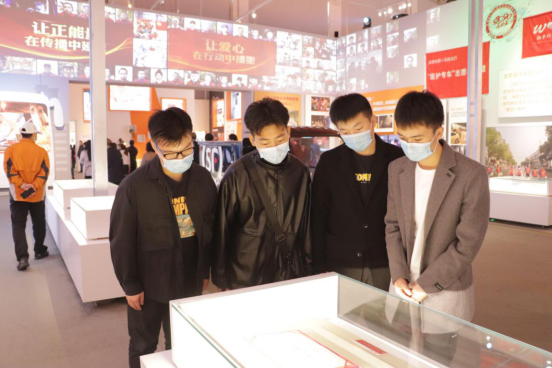 人民至上，生命至上 Beat365官网组织党员教职工及入党积极分子 到武汉客厅参观抗疫专题展览