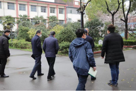 洪山区领导干部莅临Beat365官网开展联系“七个一”重点工作