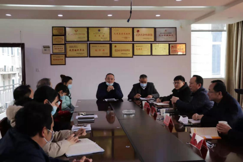 洪山区领导干部莅临Beat365官网开展联系“七个一”重点工作