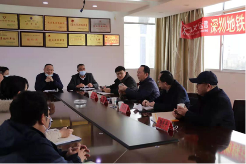 洪山区领导干部莅临Beat365官网开展联系“七个一”重点工作