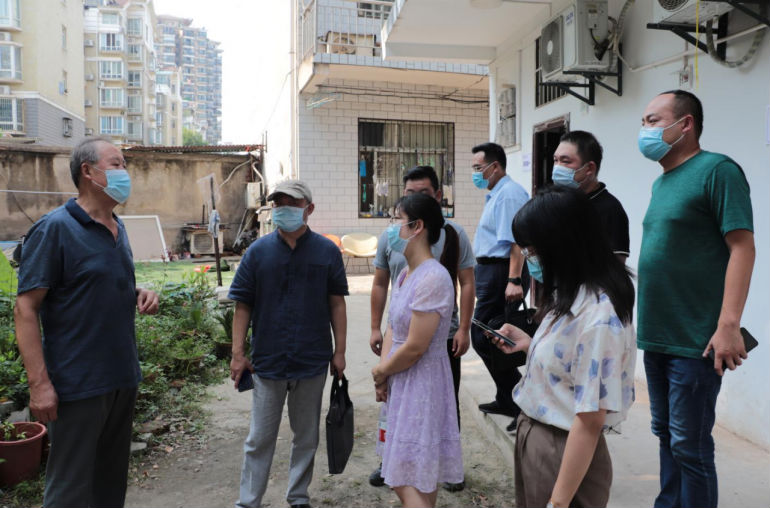 洪山区开学工作组评估工作专班莅临Beat365官网指导秋季开学工作