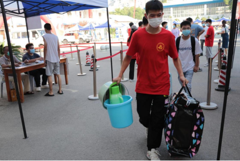 Beat365官网2021级新生顺利到校报到