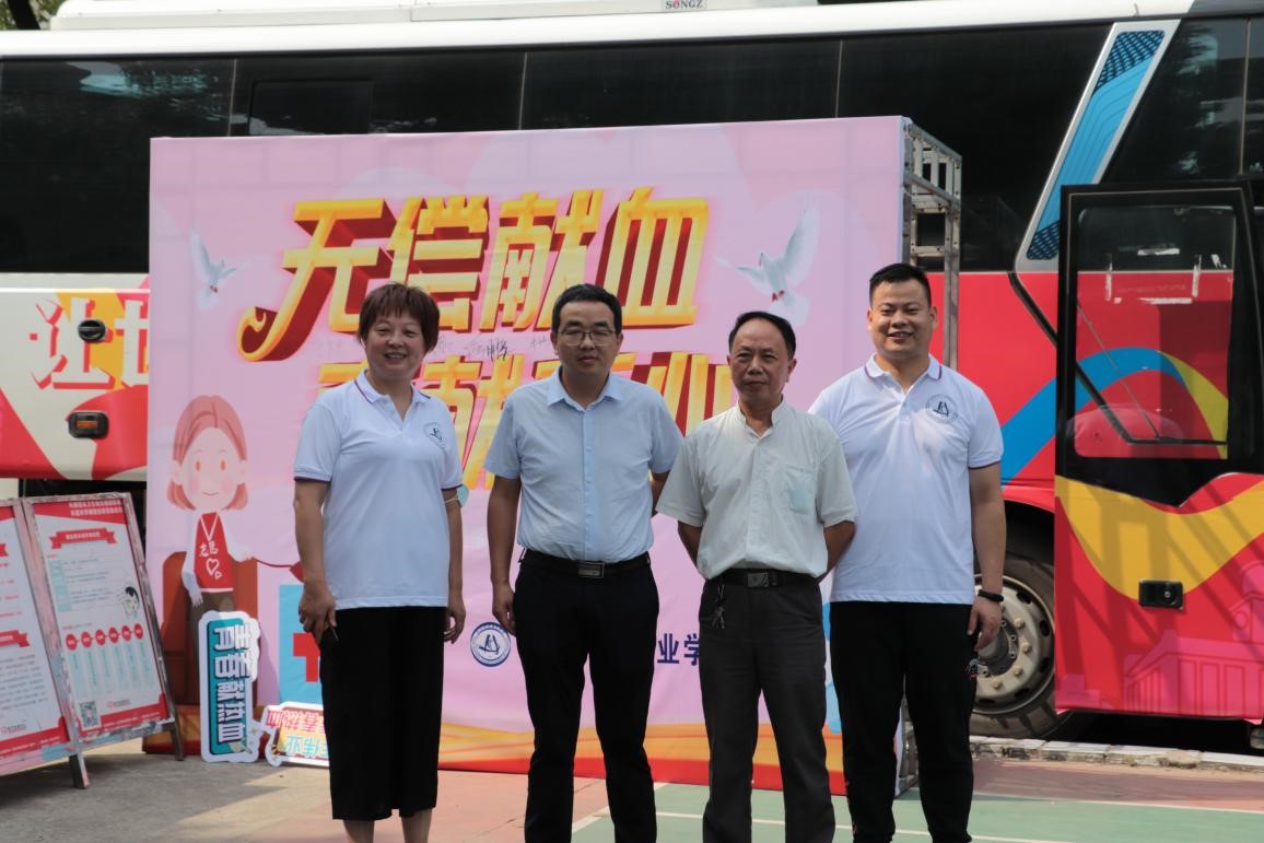 Beat365官网组织百余名学生参加杨园街道  团体无偿献血活动