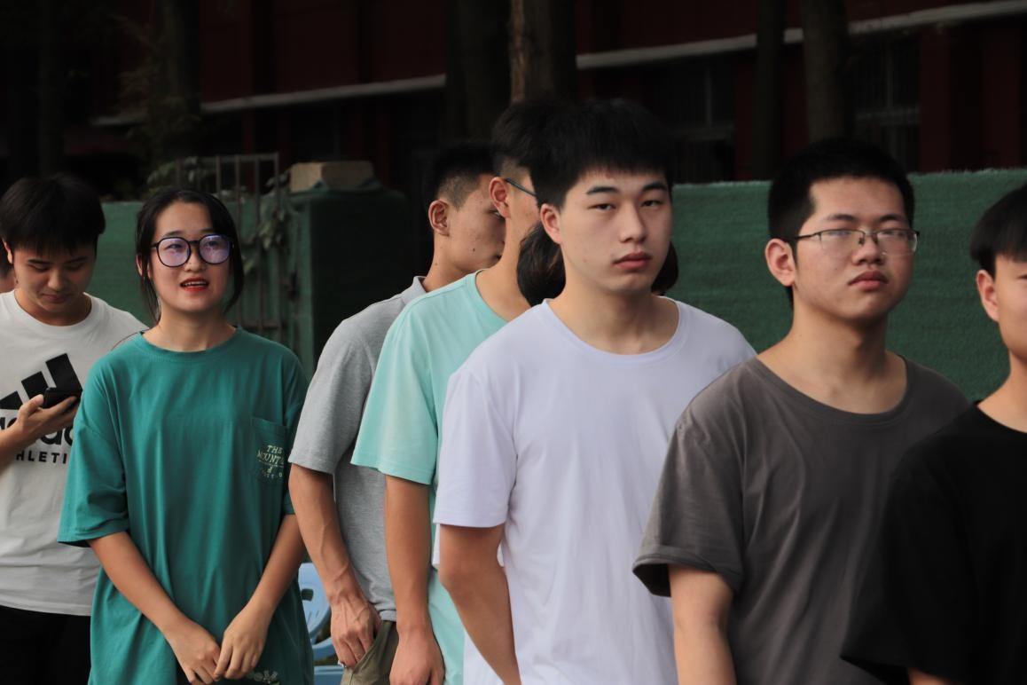 Beat365官网组织百余名学生参加杨园街道  团体无偿献血活动