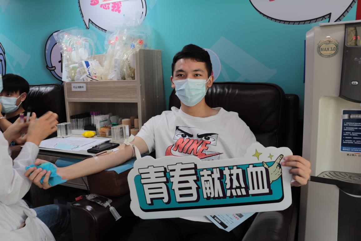 Beat365官网组织百余名学生参加杨园街道  团体无偿献血活动