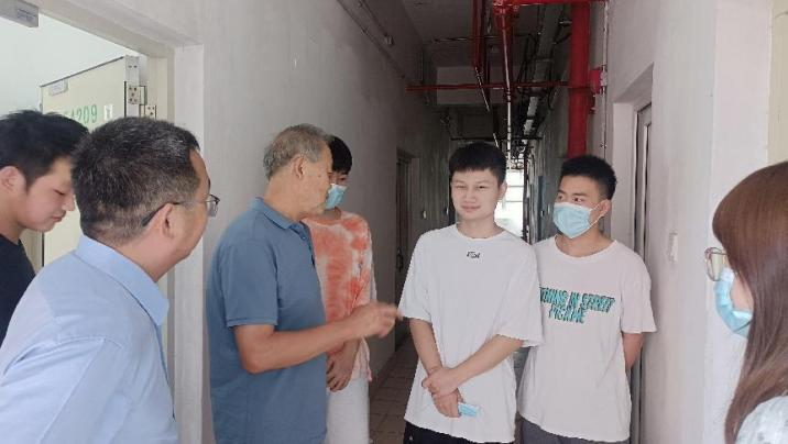 心系学子，踏暑南下——学院领导赴深圳看望实习学生